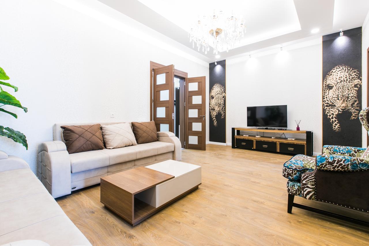 Sweet Home 6 Vip At Rustaveli Avenue Tiflis Dış mekan fotoğraf